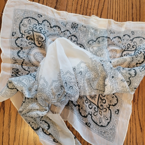 Vintage Scarf ~ Black & Cream Tone Paisley ~ Retro ~ Blemishes FINAL PRICE - Picture 10 of 16